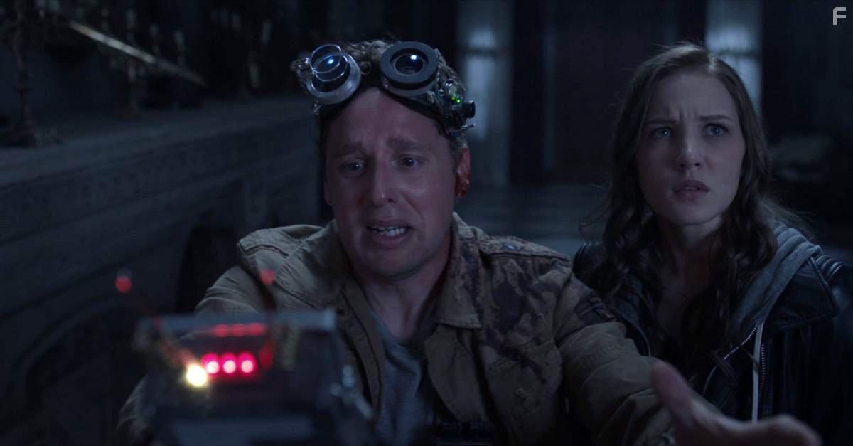 Tina Ivlev and David Newman in Deadtectives (2018)