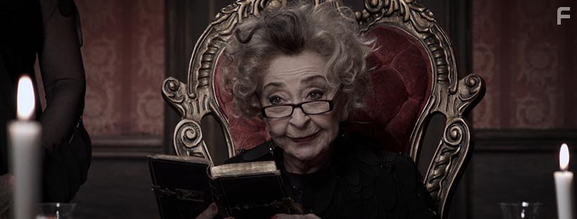 Leah Koenig in HaMoadon LeSafrut Yaffa Shel Hagveret Yanlekova (2017)