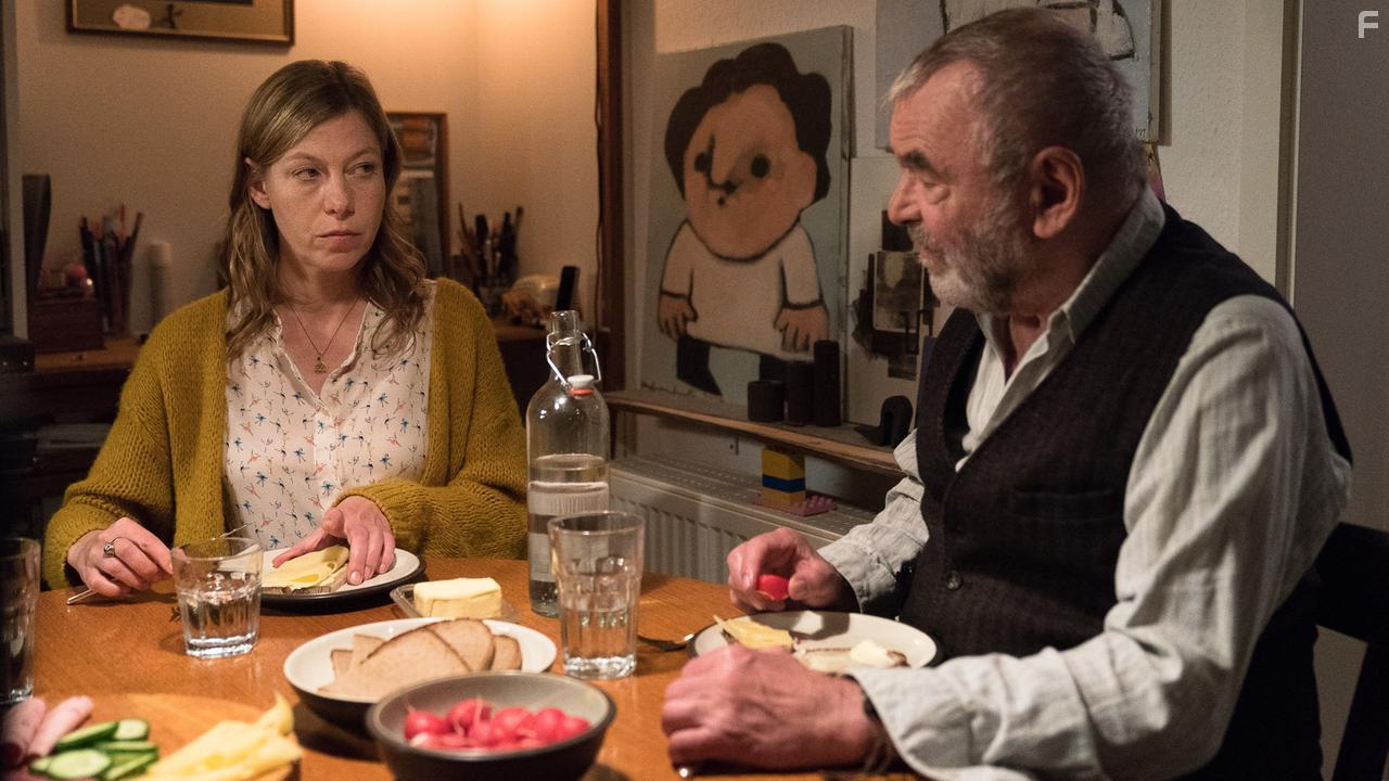 Jule Bwe and Branko Samarovski in Nimm Du ihn (2019)