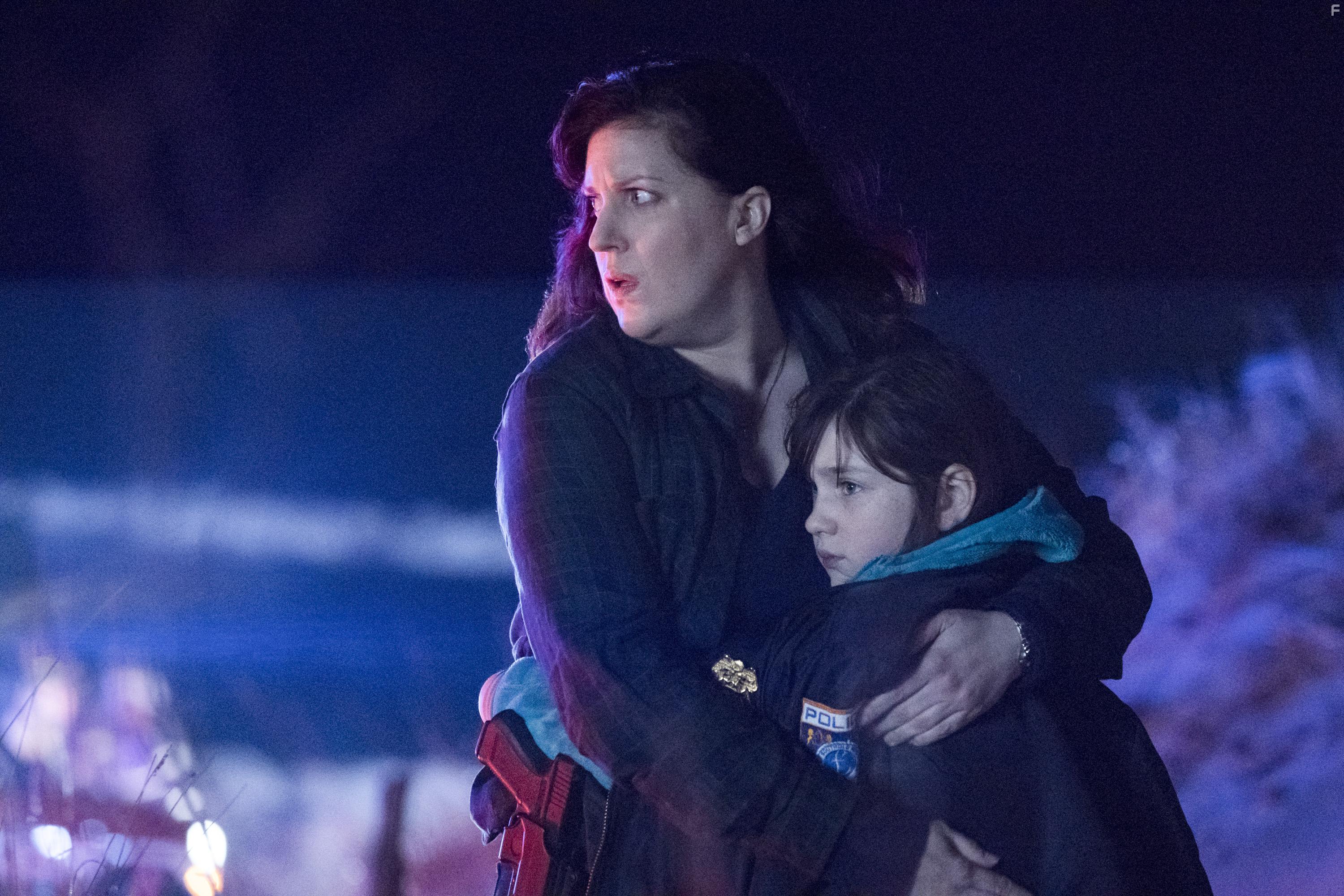 Allison Tolman and Alexa Swinton in Emergence (2019)