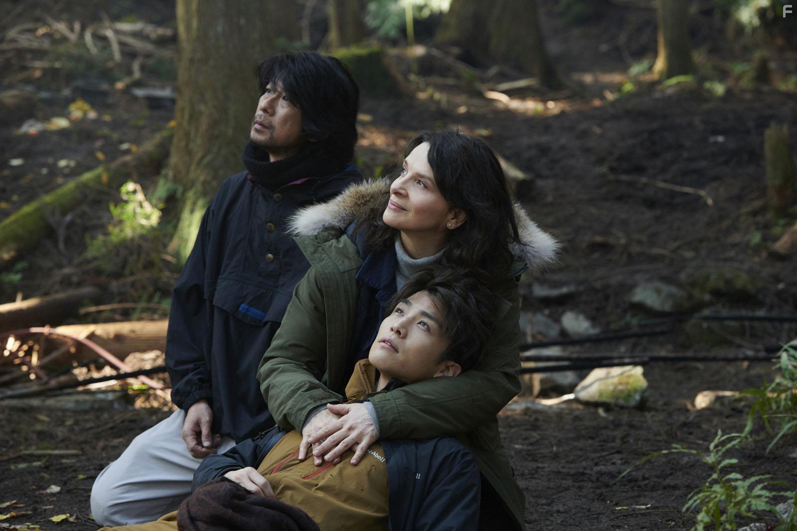 Juliette Binoche, Masatoshi Nagase, and Takanori Iwata in Vision (2018)