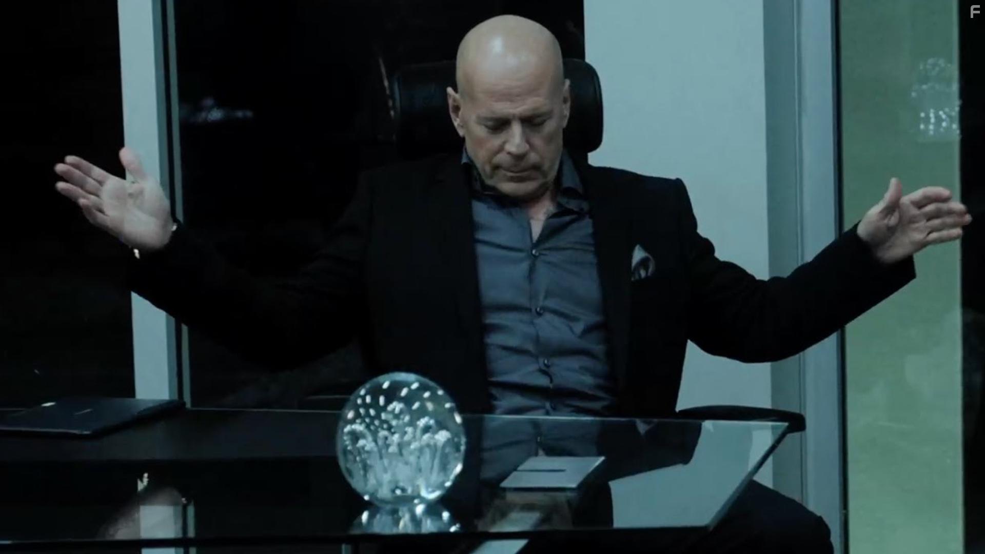 Bruce Willis in 10 Minutes Gone (2019)