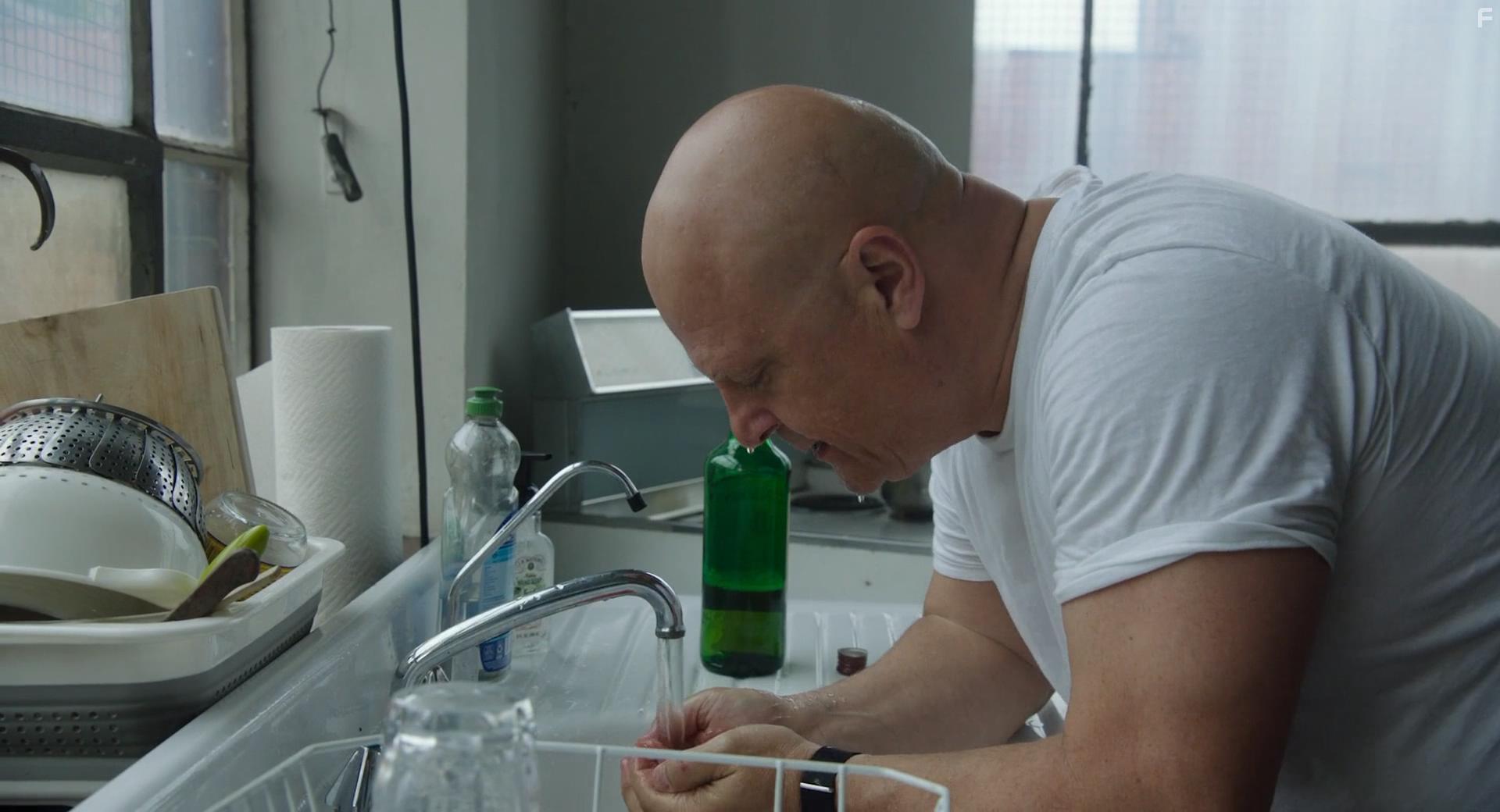 Michael Chiklis in 10 Minutes Gone (2019)