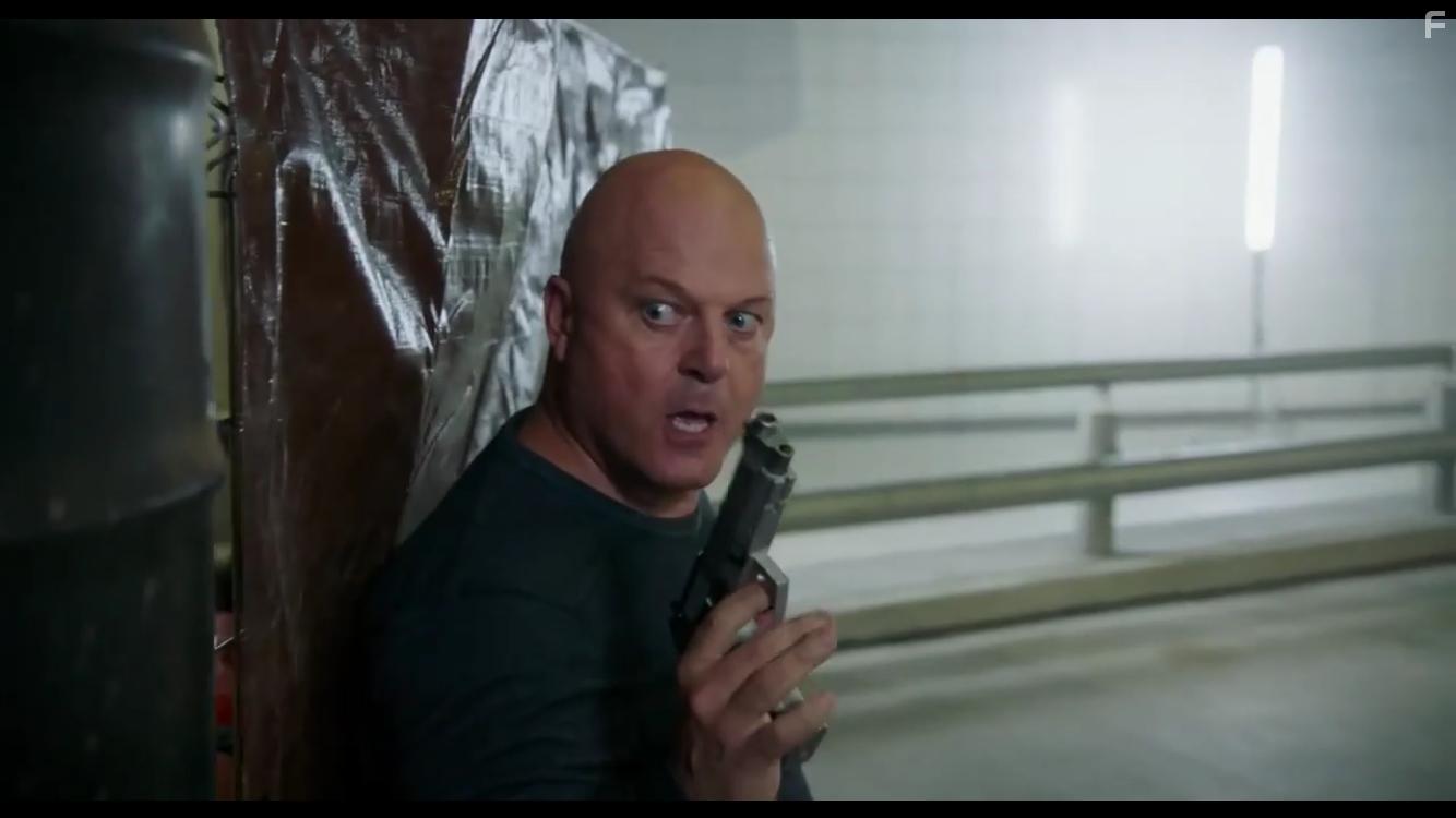 Michael Chiklis in 10 Minutes Gone (2019)
