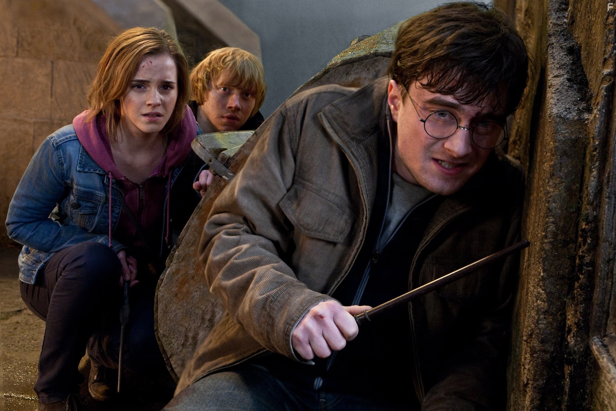 Rupert Grint, Daniel Radcliffe, and Emma Watson in Гарри Поттер и Дары смерти: Часть II (2011)