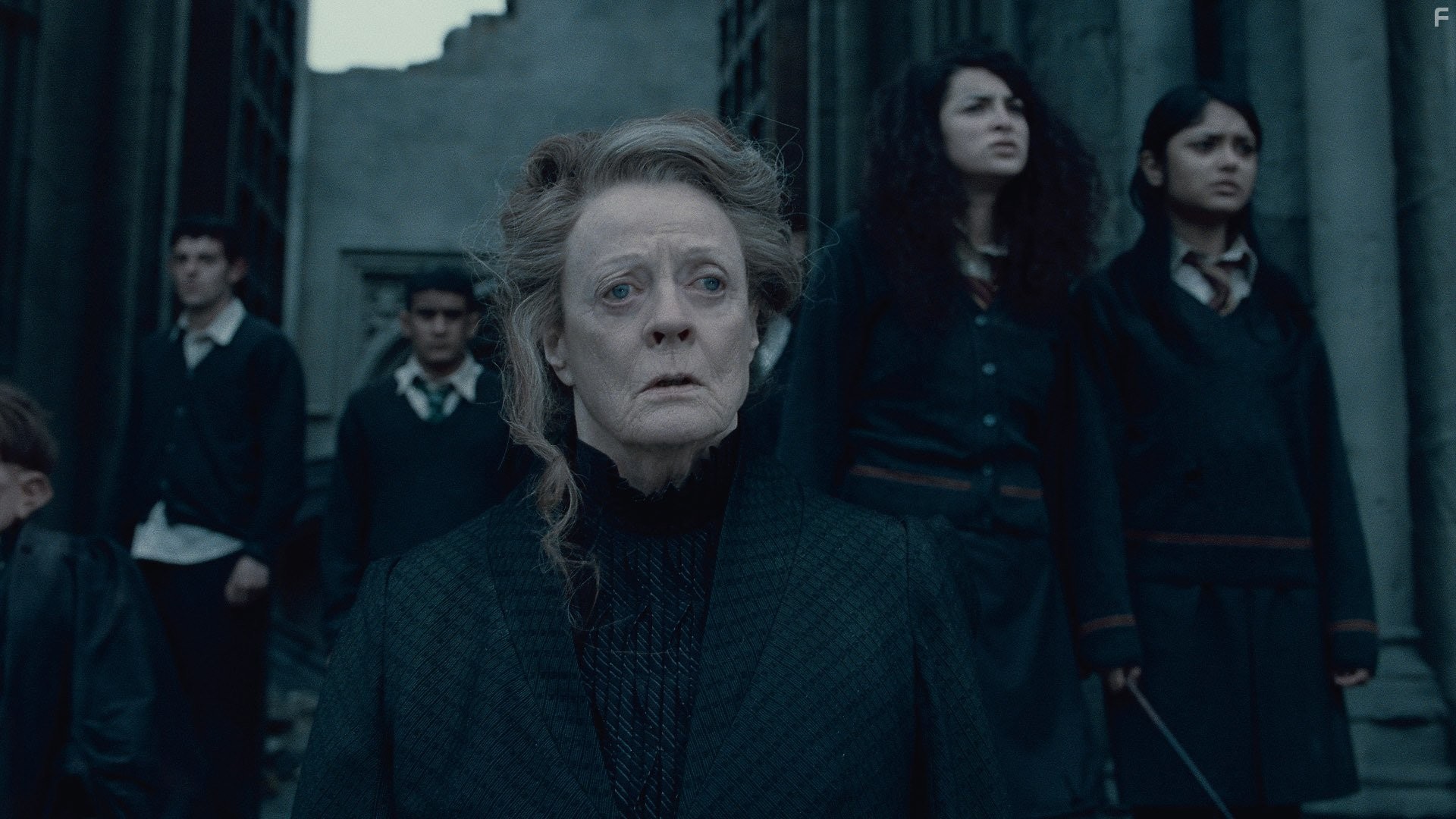 Maggie Smith in Гарри Поттер и Дары смерти: Часть II (2011)