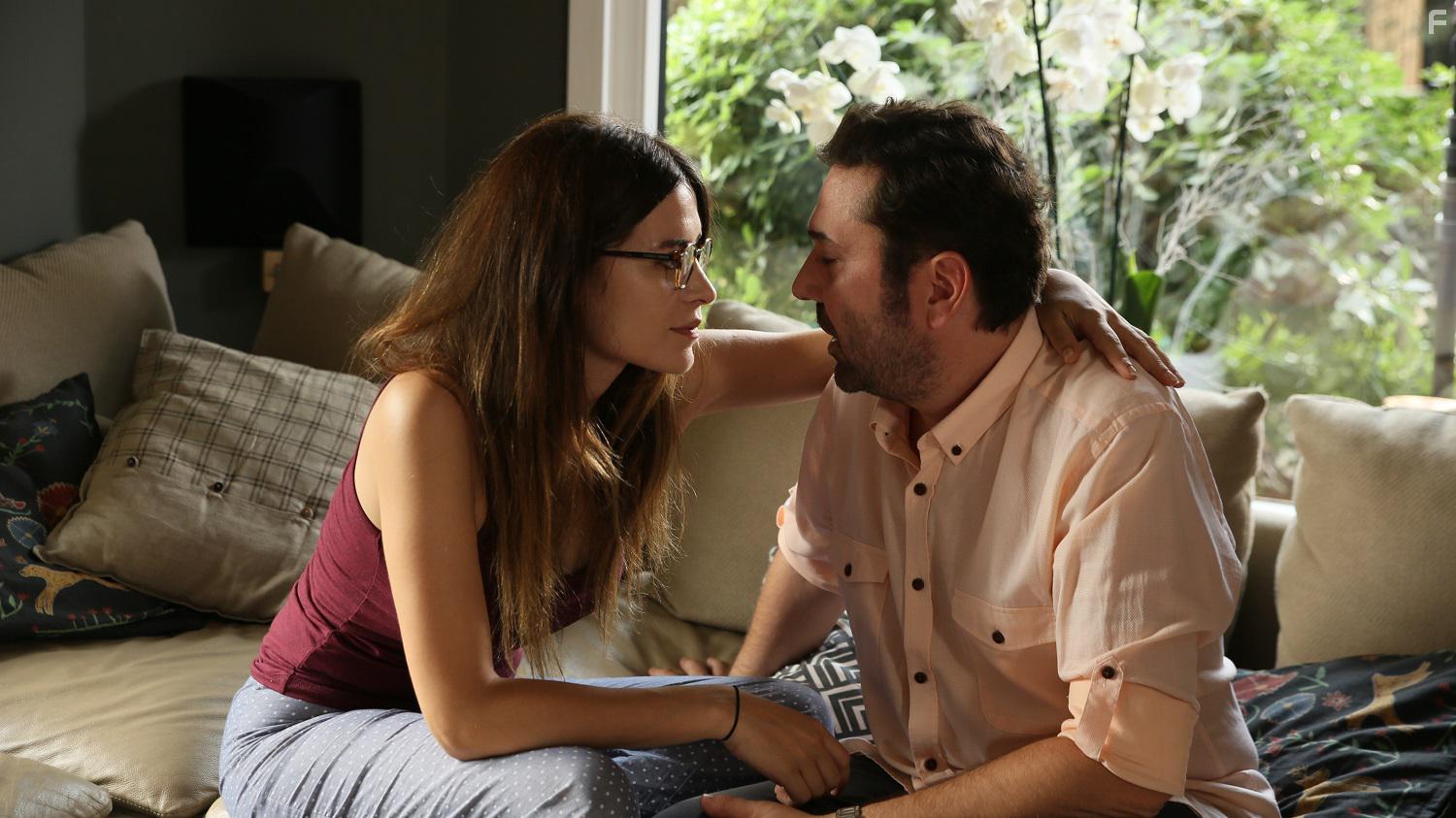 Belim Bilgin and Sezai Paracikoglu in Rzgar (2018)