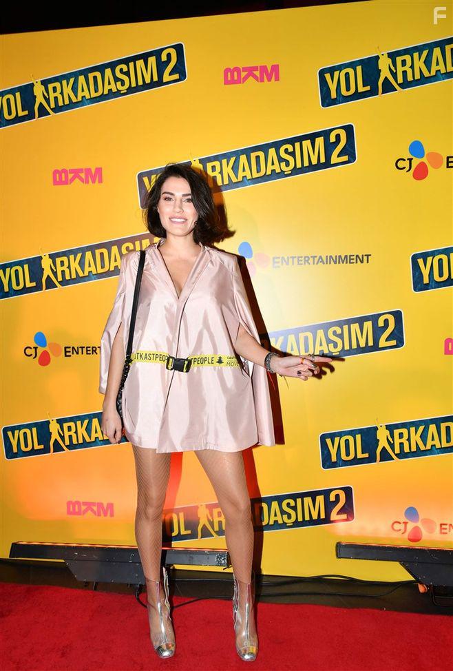 Serenay Aktas at an event for Yol Arkadasim 2 (2018)
