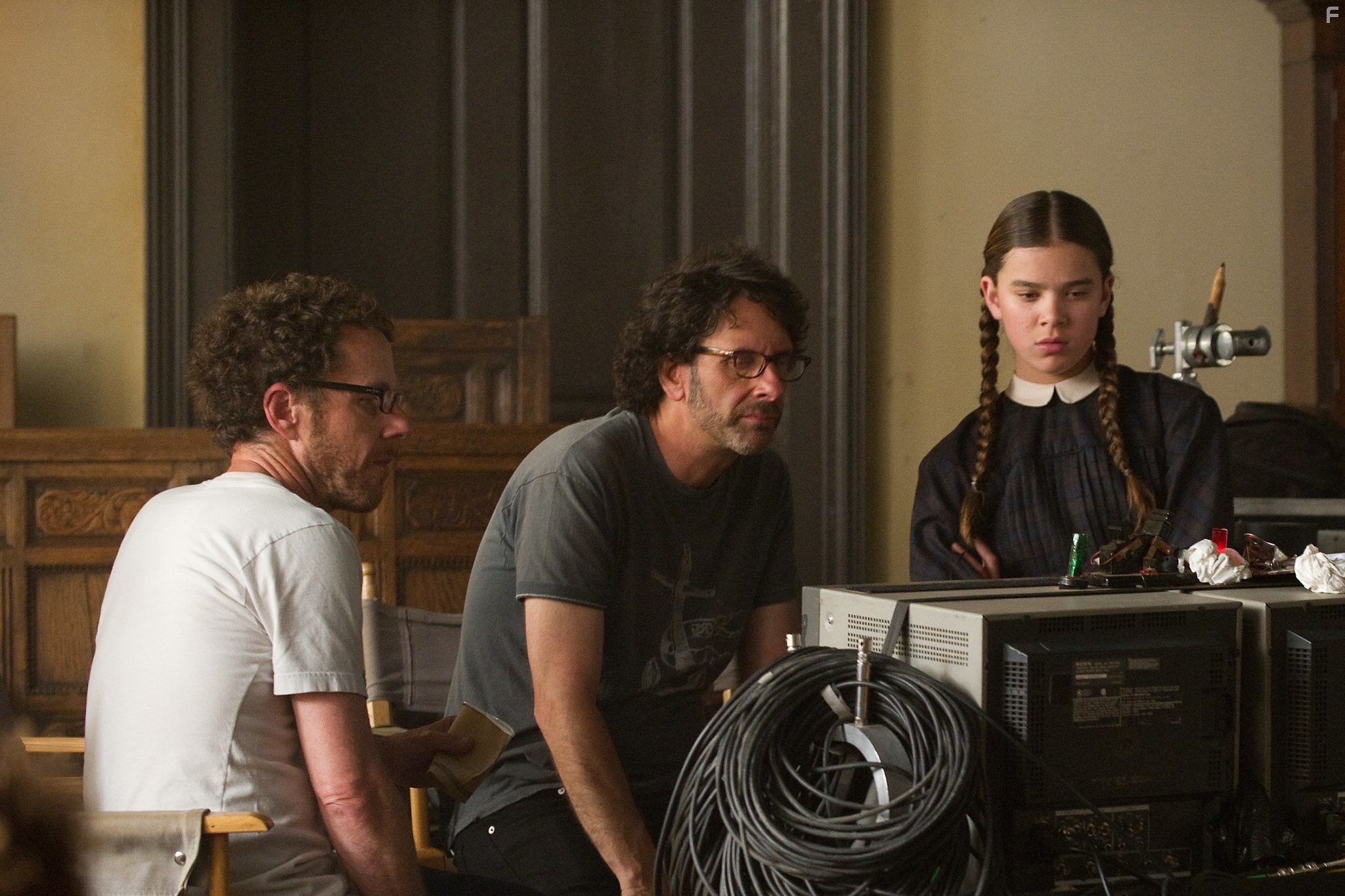 Ethan Coen, Joel Coen, and Hailee Steinfeld in Железная хватка (2010)