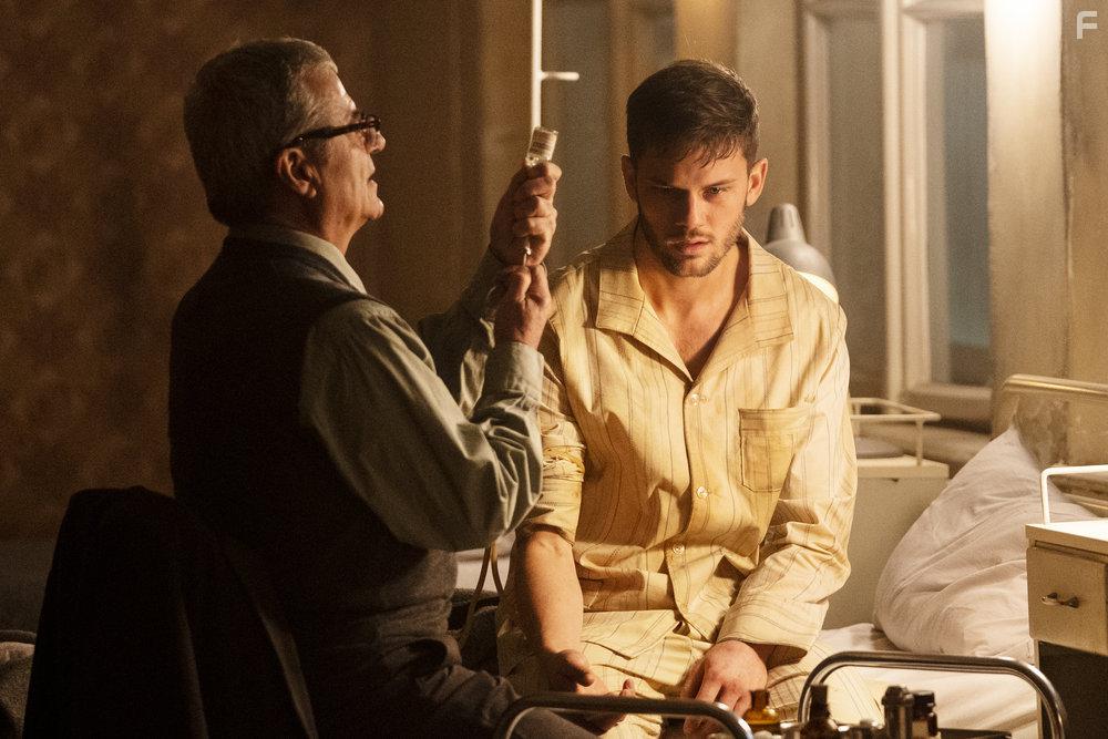 Jeremy Irvine in Treadstone (2019)