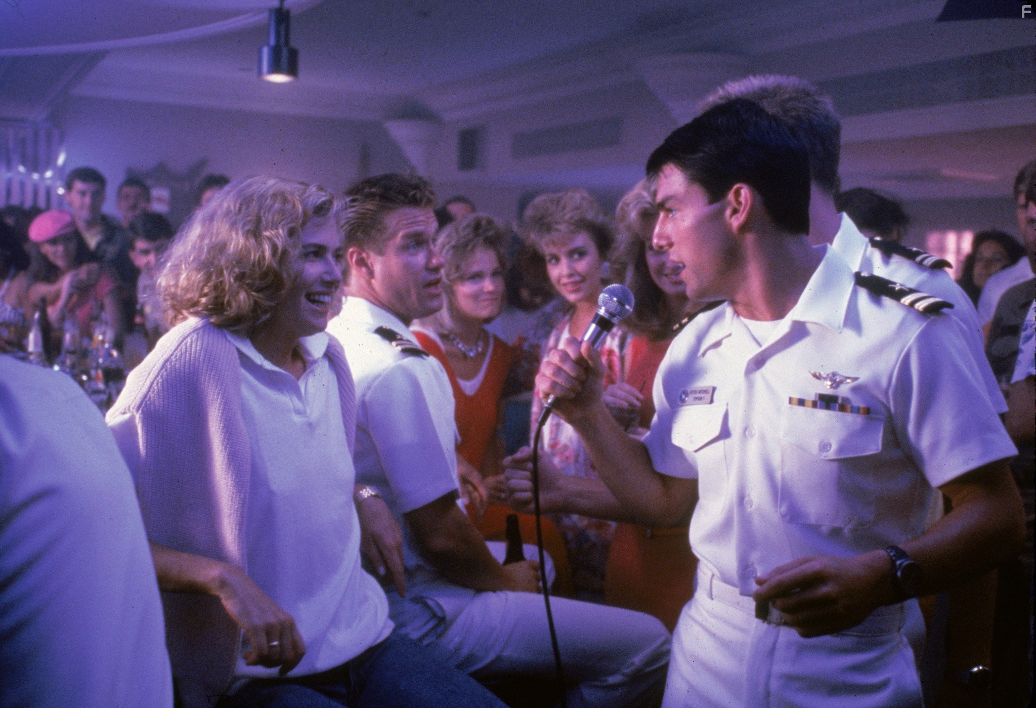 Tom Cruise and Kelly McGillis in Лучший стрелок (1986)
