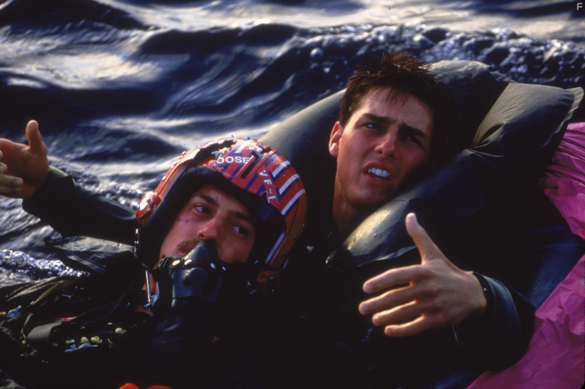 Tom Cruise and Anthony Edwards in Лучший стрелок (1986)