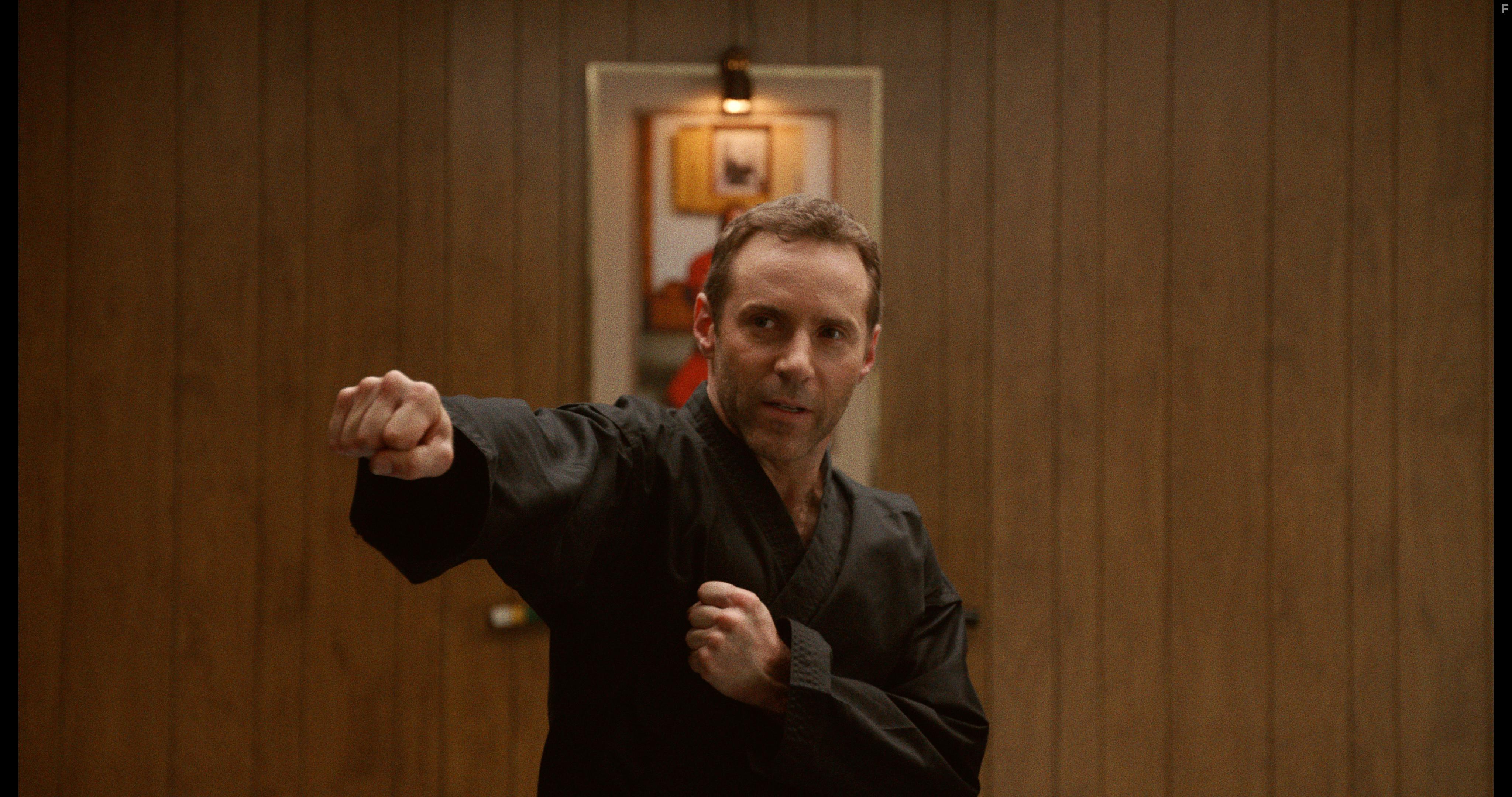 Alessandro Nivola in The Art of Self-Defense (2019)