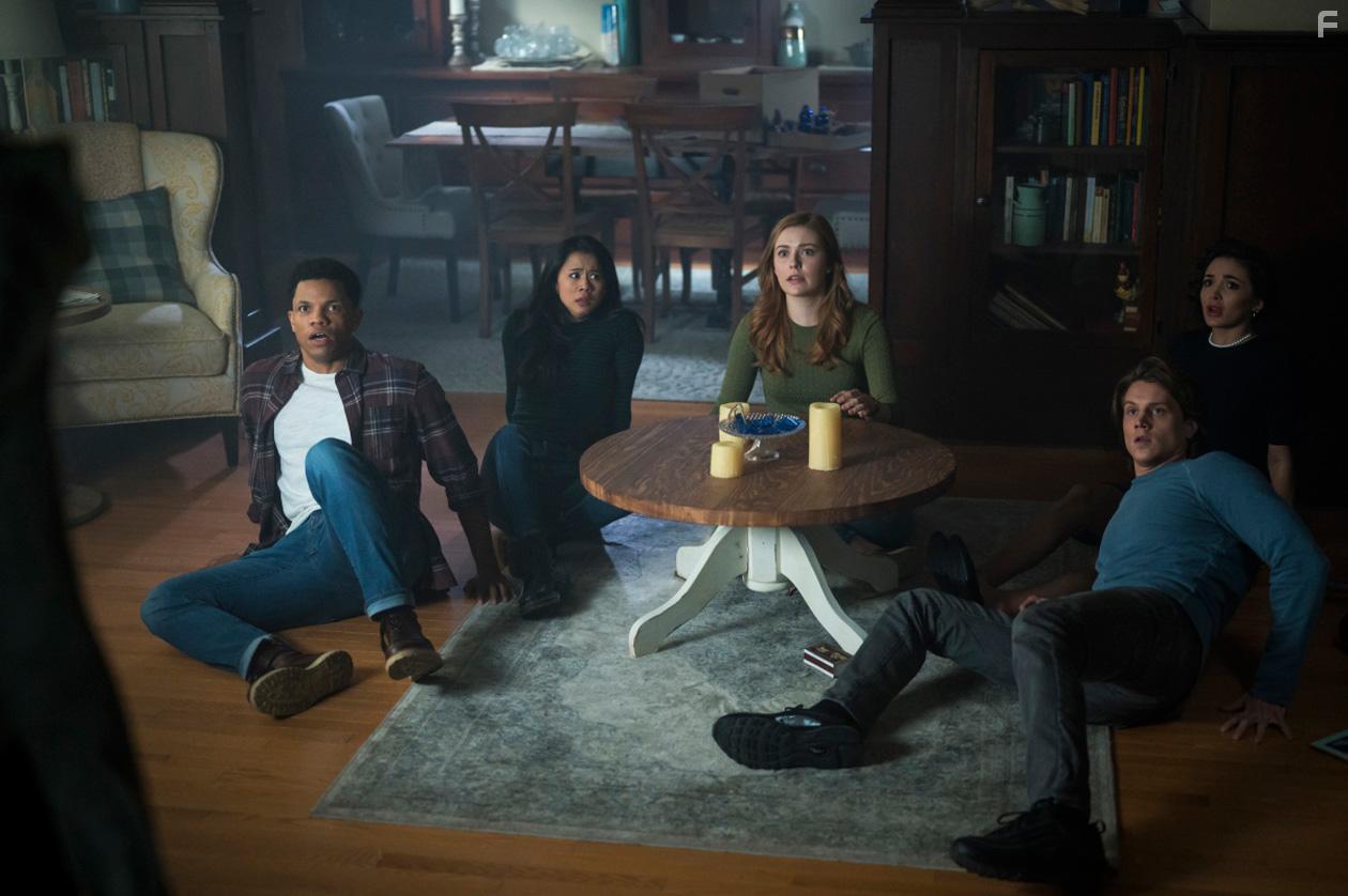 Leah Lewis, Tunji Kasim, Alex Saxon, Maddison Jaizani, and Kennedy McMann in Nancy Drew (2019)