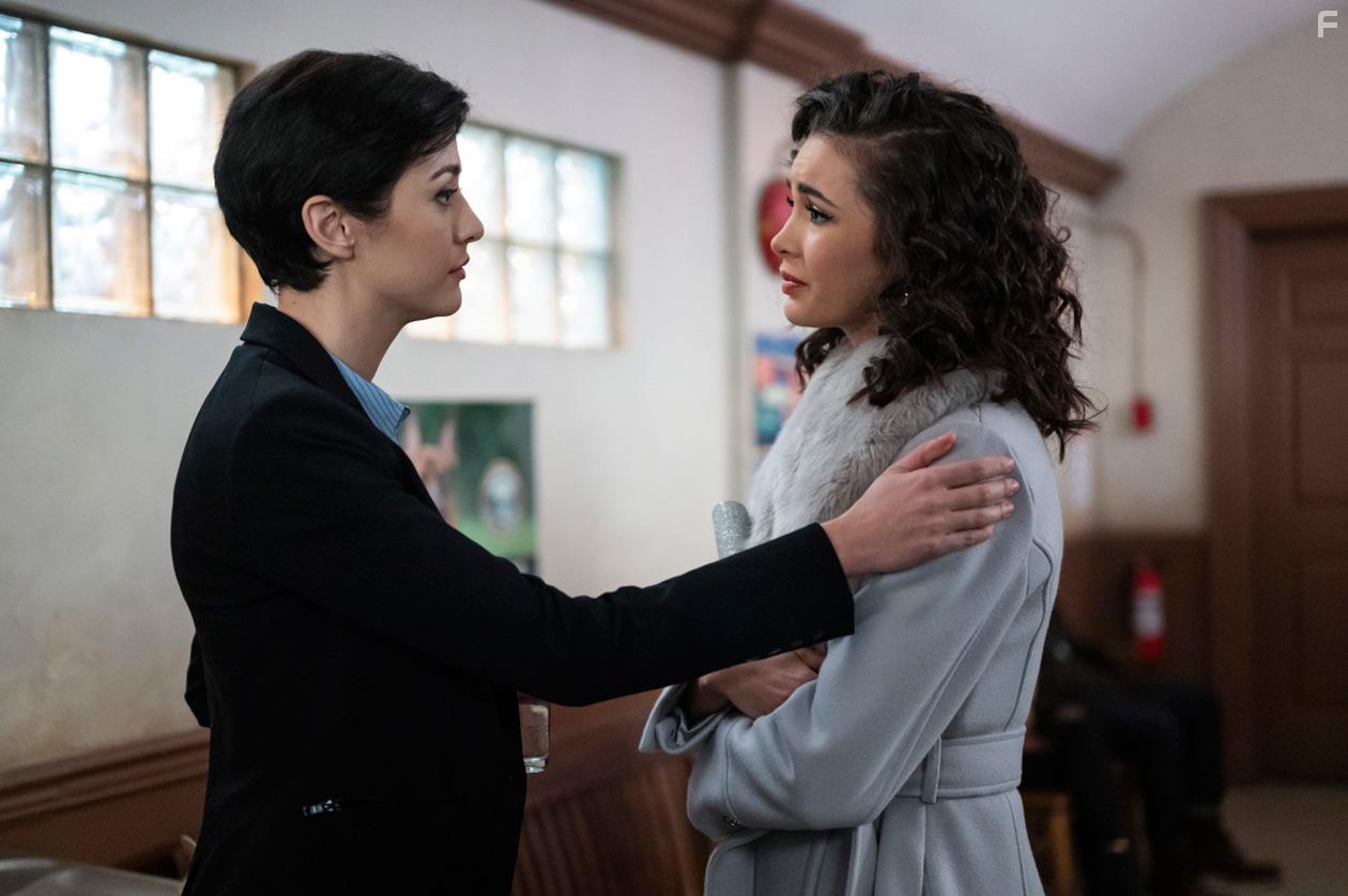 Katie Findlay and Maddison Jaizani in Nancy Drew (2019)