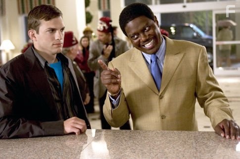 Ashton Kutcher (l) and Bernie Mac star in Columbia Pictures/Regency Enterprises' new comedy Guess Who.