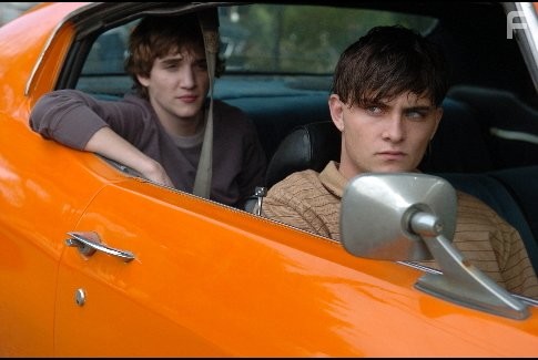 Kyle Gallner and Shiloh Fernandez in Рыжий (2008)