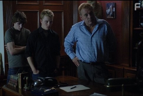 Tom Sizemore, Noel Fisher, and Kyle Gallner in Рыжий (2008)