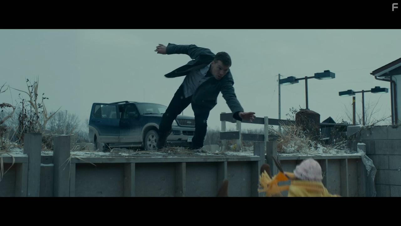 Sam Worthington and Lucy Capri in Fractured (2019)