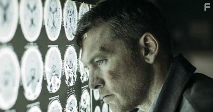 Sam Worthington in Fractured (2019)