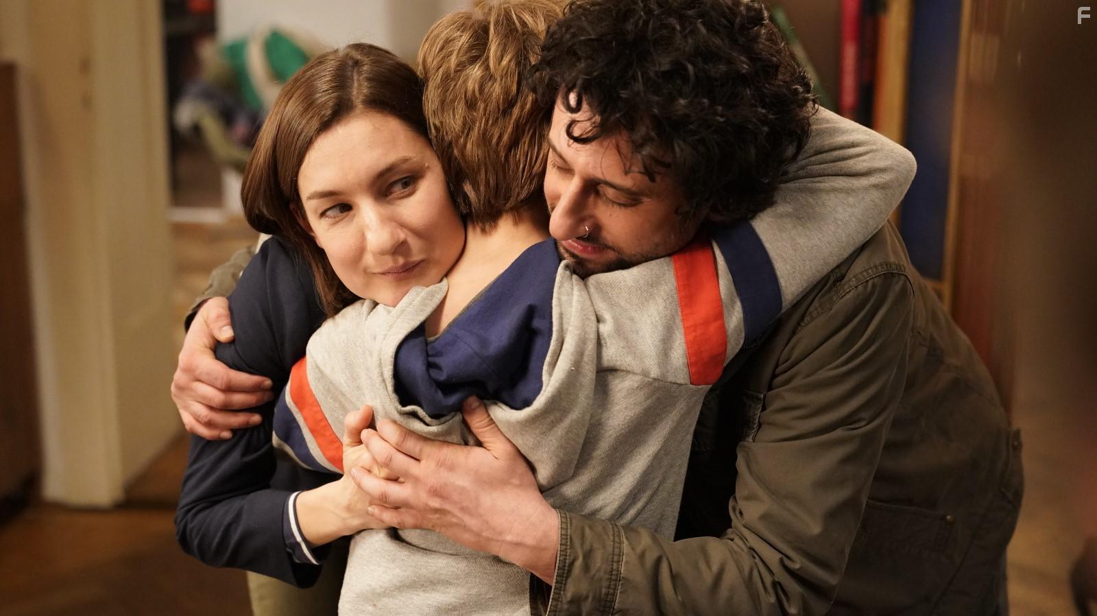 Serkan Kaya and Marie Leuenberger in Unheimlich perfekte Freunde (2019)