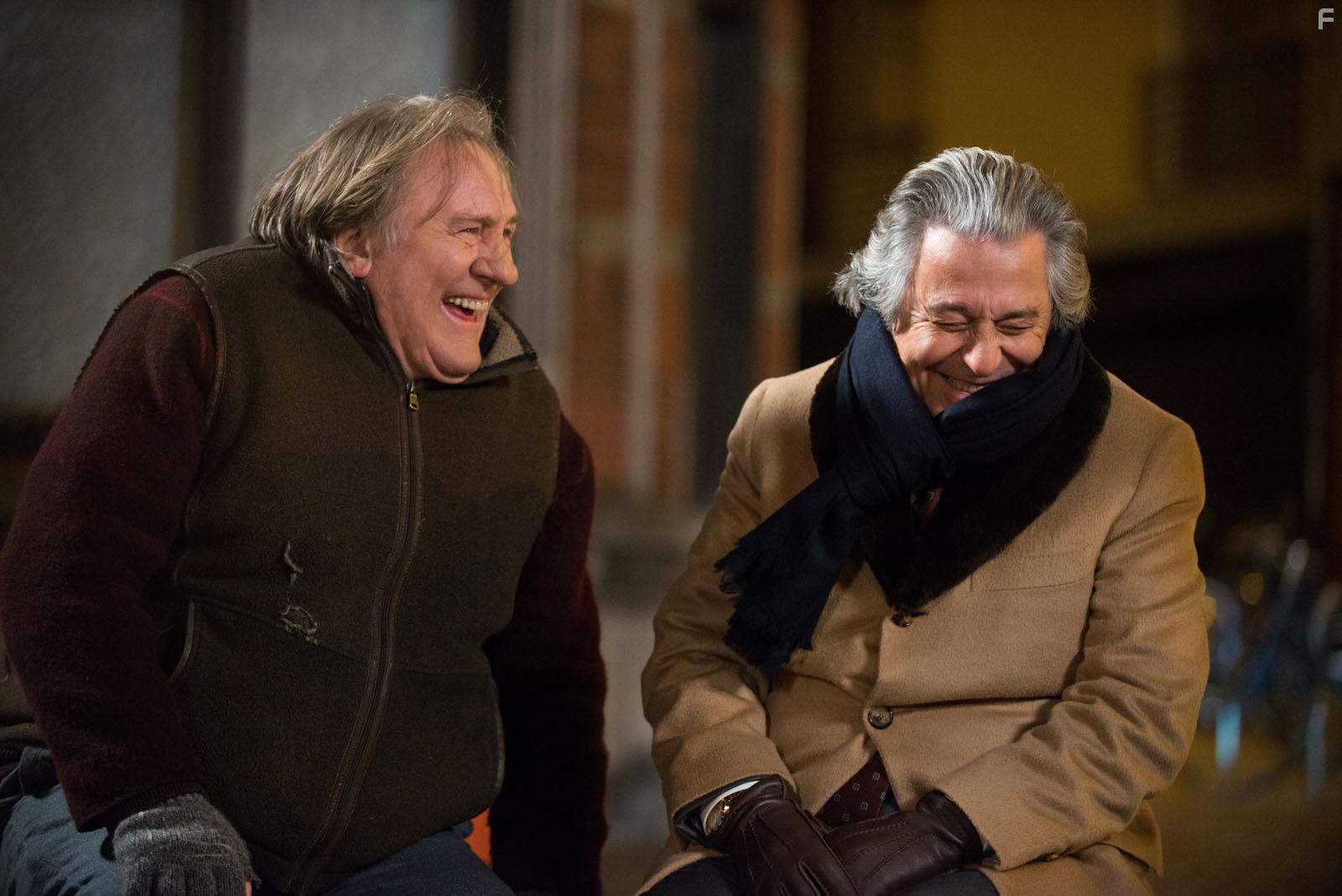 Grard Depardieu and Christian Clavier in Convoi exceptionnel (2019)