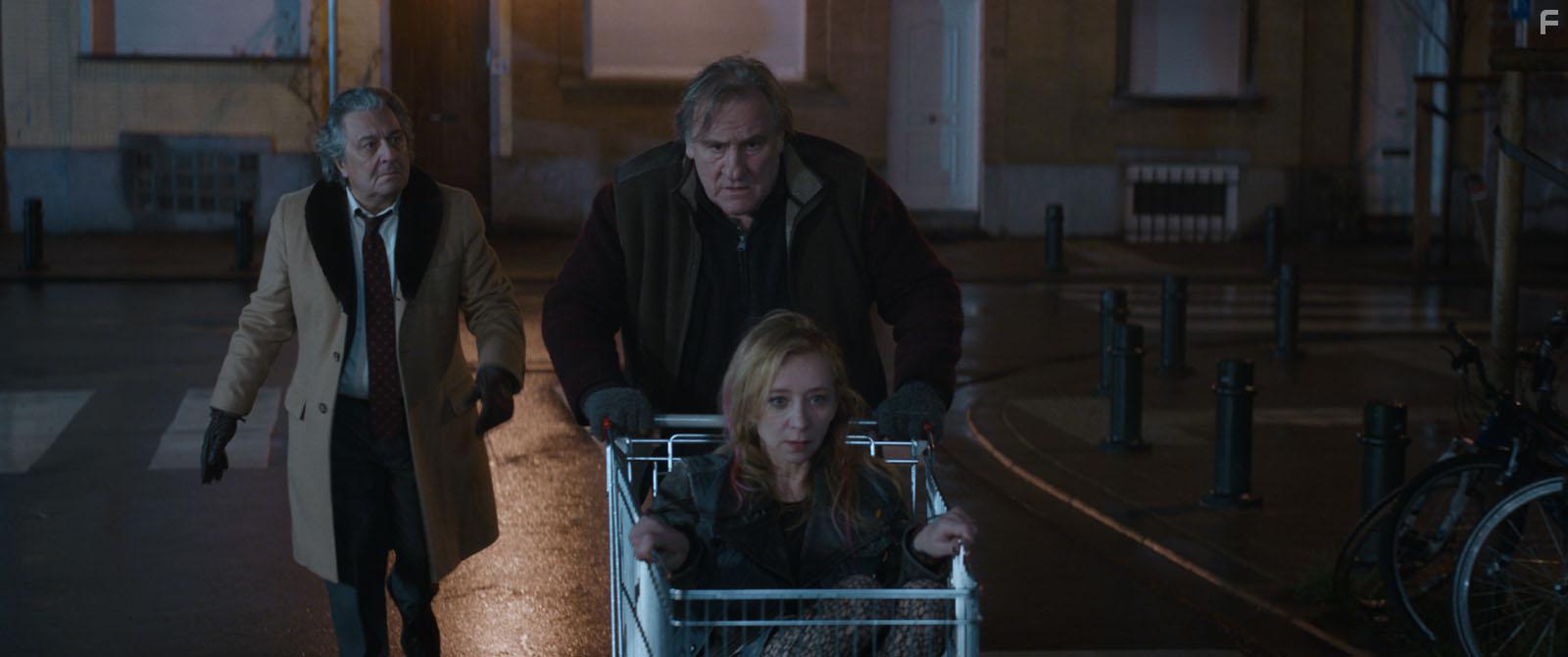 Grard Depardieu, Christian Clavier, and Sylvie Testud in Convoi exceptionnel (2019)