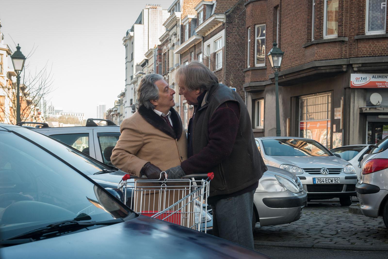 Grard Depardieu and Christian Clavier in Convoi exceptionnel (2019)