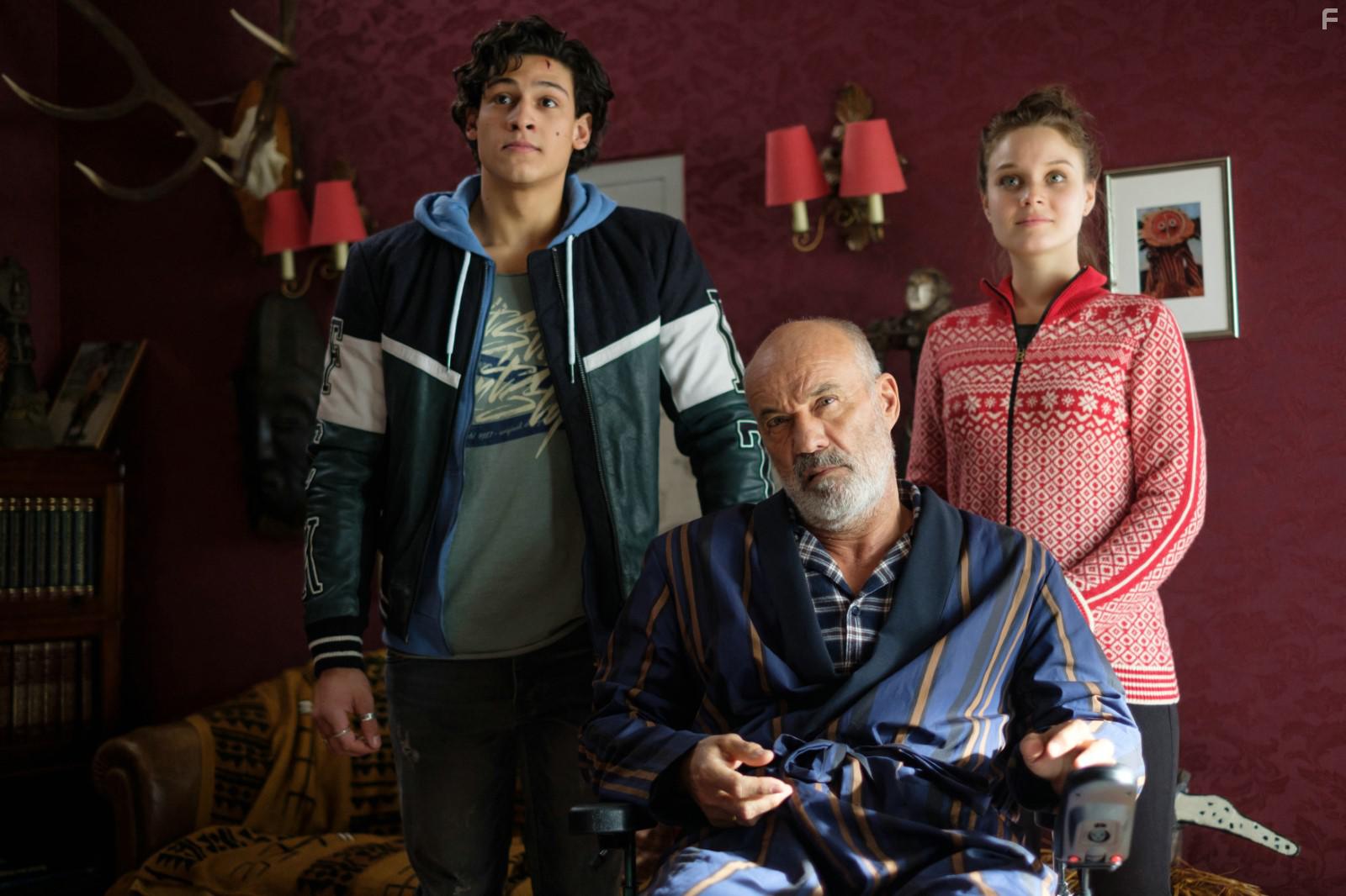 Heiner Lauterbach, Sonja Gerhardt, and Emilio Sakraya in Kalte Fe (2018)