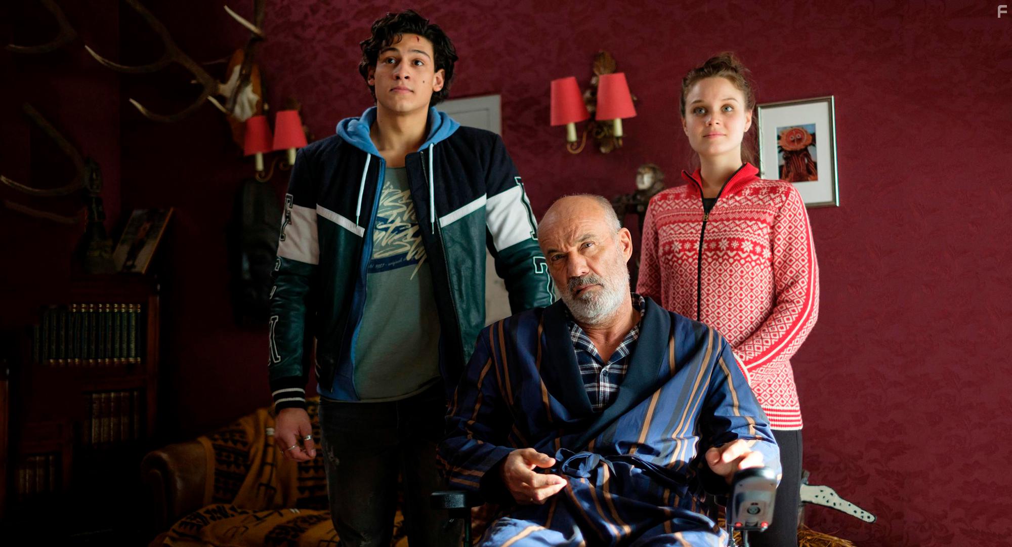 Heiner Lauterbach, Sonja Gerhardt, and Emilio Sakraya in Kalte Fe (2018)