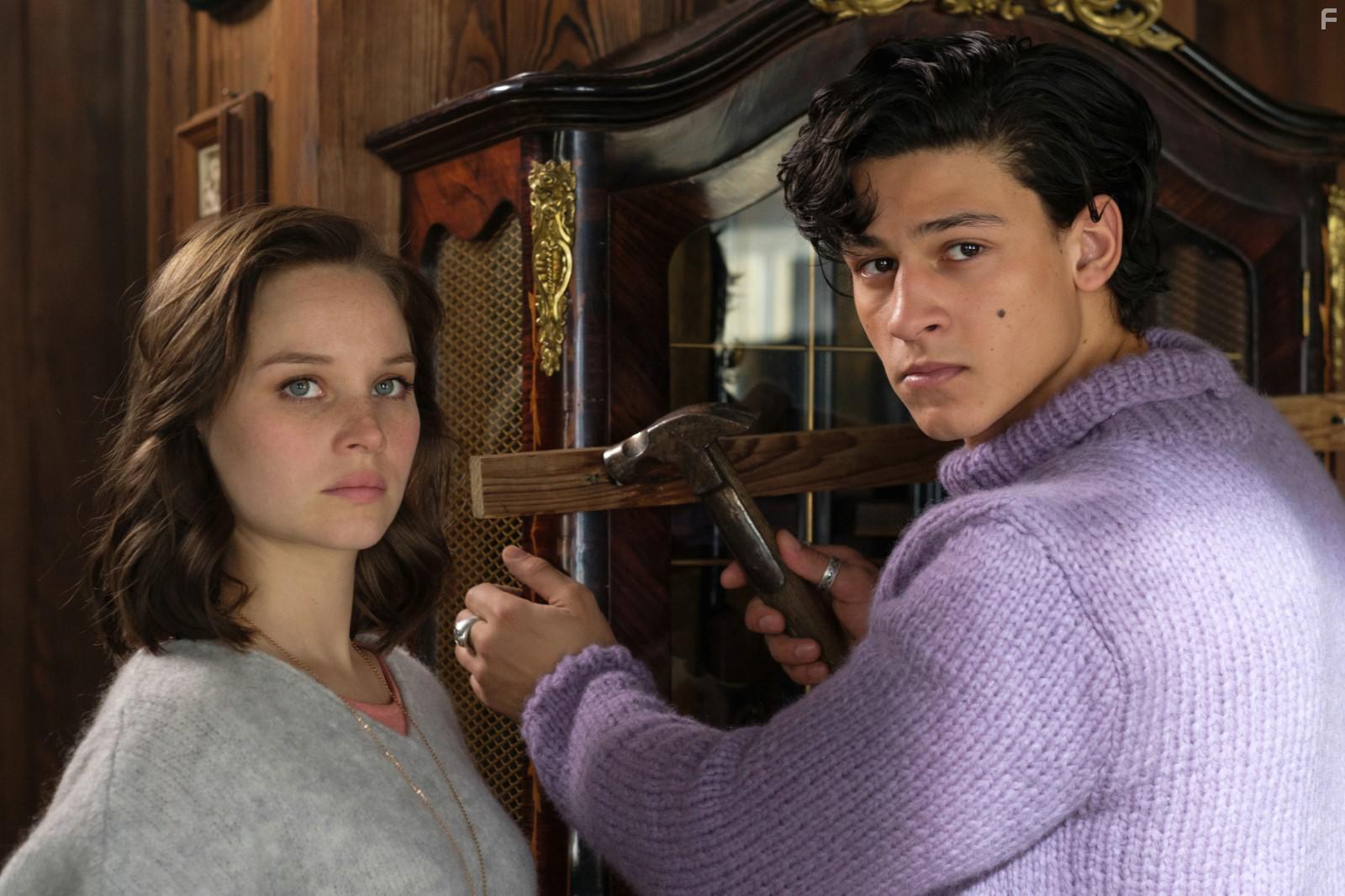 Sonja Gerhardt and Emilio Sakraya in Kalte Fe (2018)