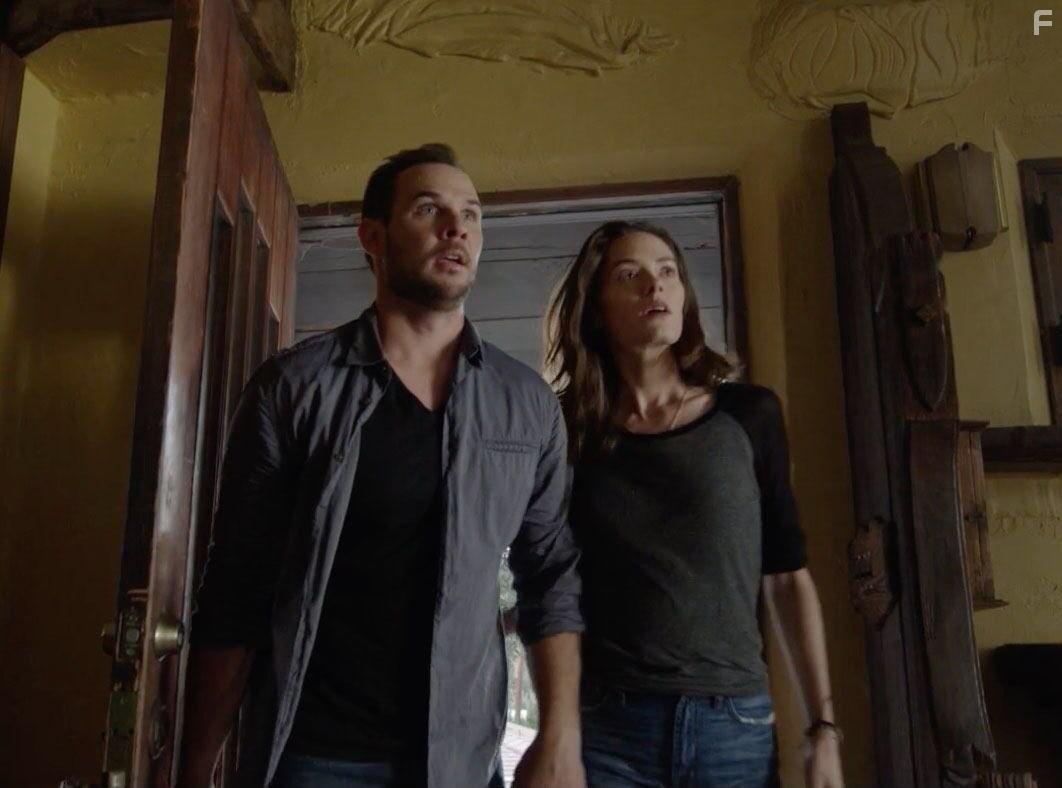 Ryan Merriman and Jamie Tisdale in Portal (2019)