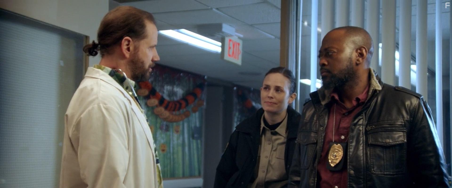 Omar Epps, Jamie Kennedy, and Ellen Adair in Trick (2019)