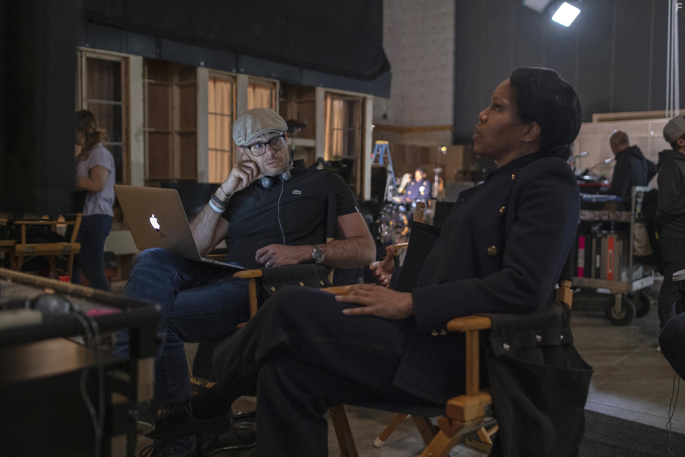 Regina King and Damon Lindelof in Watchmen (2019)
