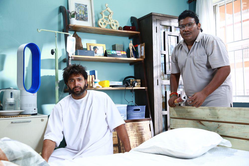 Jayam Ravi and Yogi Babu in Comali (2019)