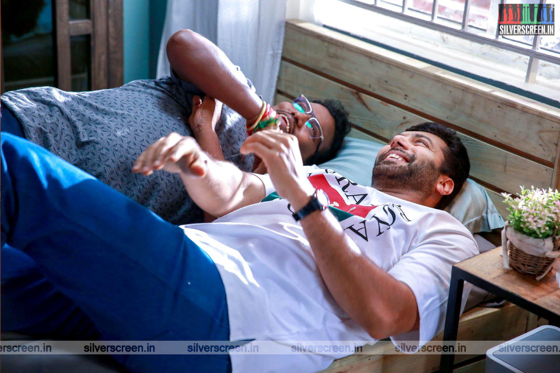 Jayam Ravi and Yogi Babu in Comali (2019)