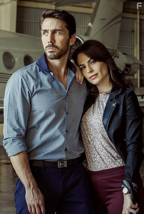 Rubn Sanz and Carmen Muga in El dragn (2019)