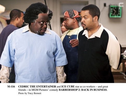 Ice Cube, Cedric the Entertainer, and Leonard Earl Howze in Парикмахерская 2: Снова в деле (2004)