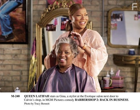 Queen Latifah in Парикмахерская 2: Снова в деле (2004)