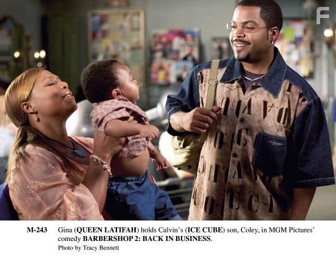Ice Cube and Queen Latifah in Парикмахерская 2: Снова в деле (2004)