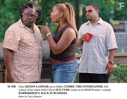 Ice Cube, Queen Latifah, and Cedric the Entertainer in Парикмахерская 2: Снова в деле (2004)
