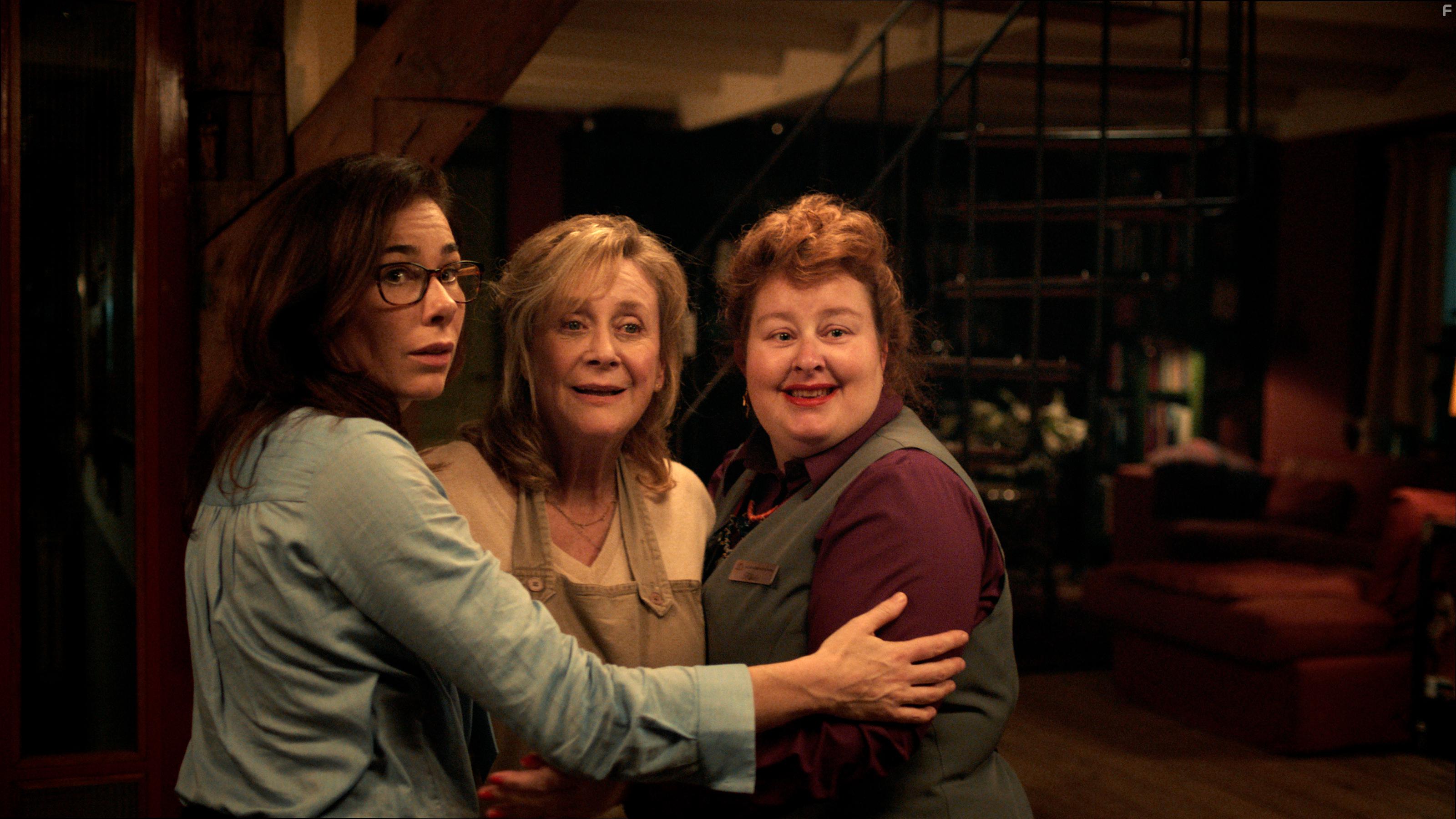 Eva van der Gucht, Beppie Melissen, and Halina Reijn in Oude liefde (2017)