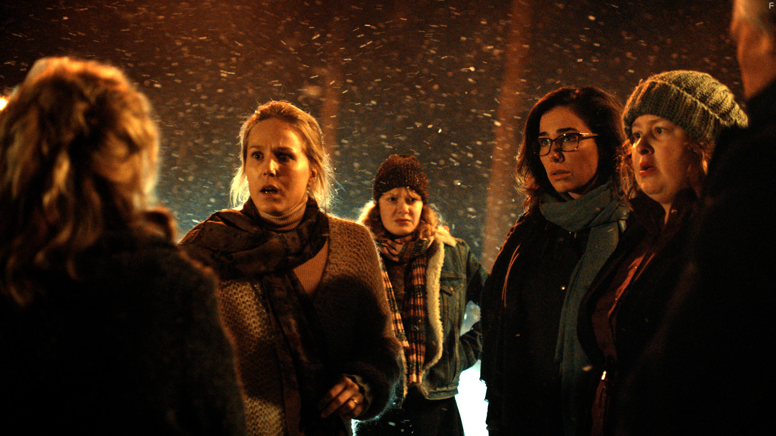 Eva van der Gucht, Hadewych Minis, and Halina Reijn in Oude liefde (2017)