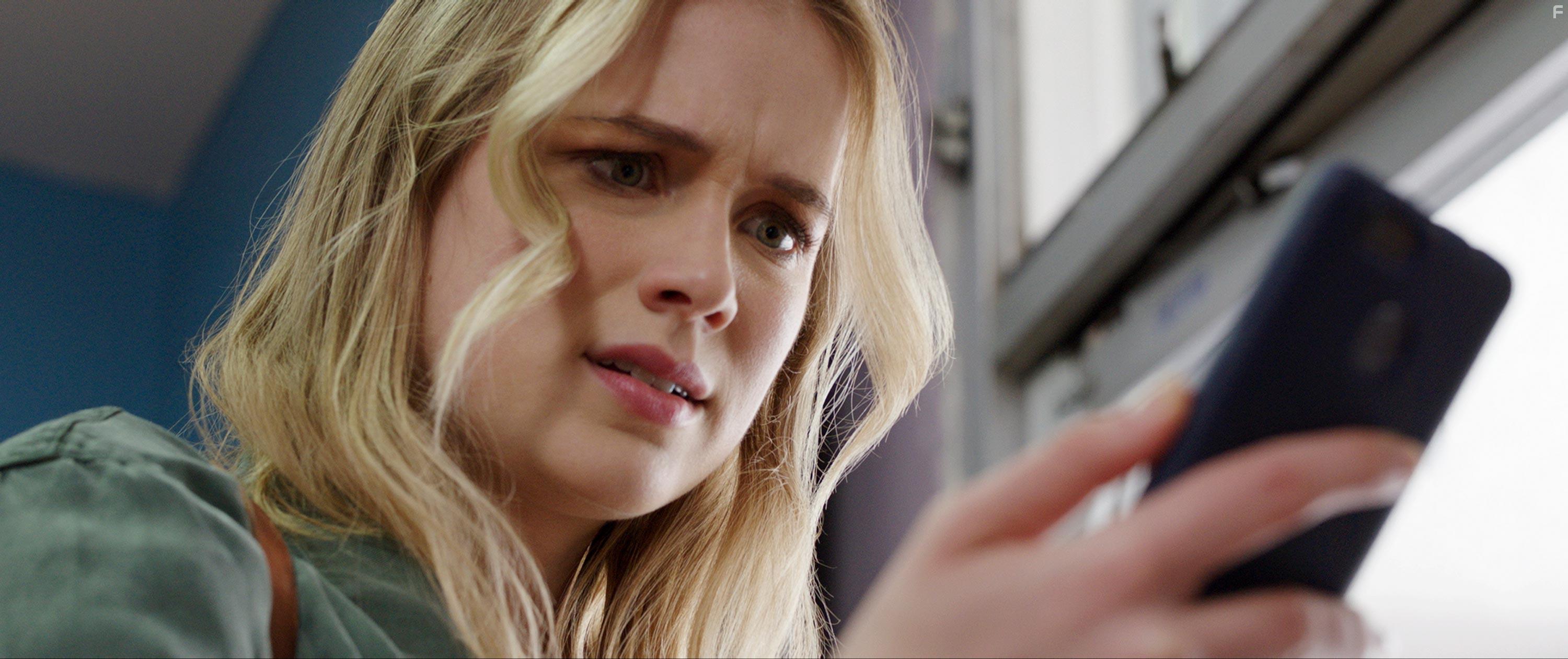 Elizabeth Lail in Countdown (2019)
