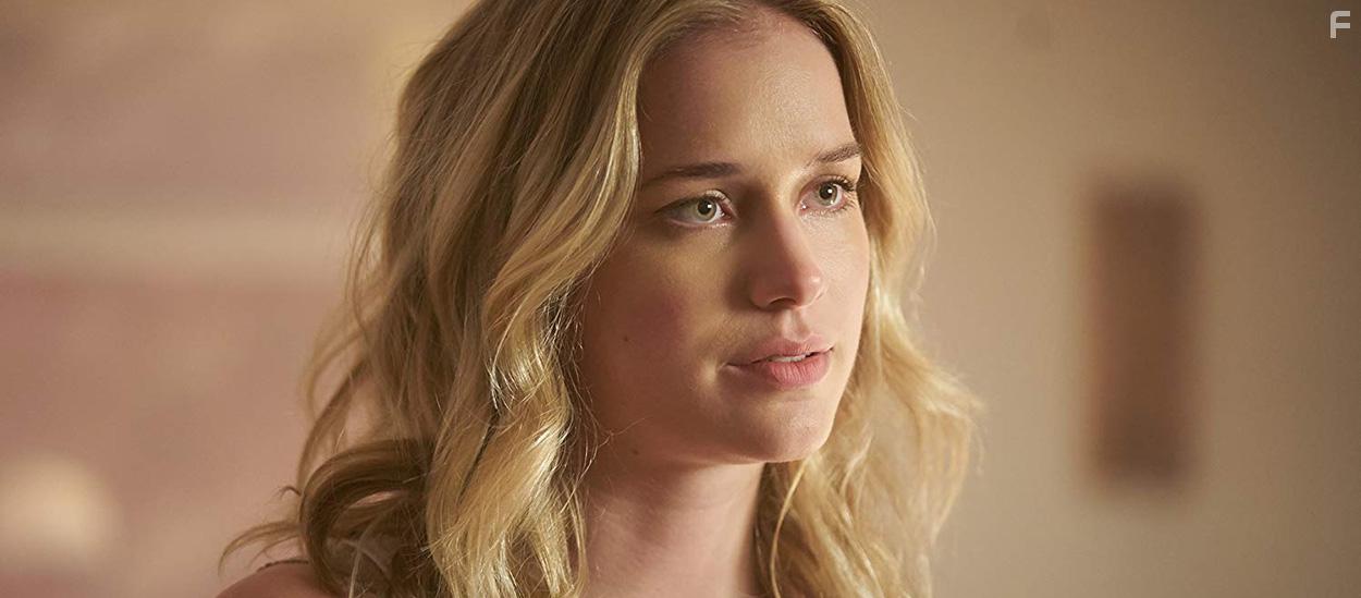 Elizabeth Lail in Countdown (2019)