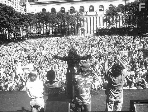 Howard Stern in Чaсти тела (1997)