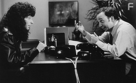 Howard Stern and Paul Giamatti in Чaсти тела (1997)