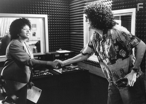 Howard Stern and Robin Quivers in Чaсти тела (1997)