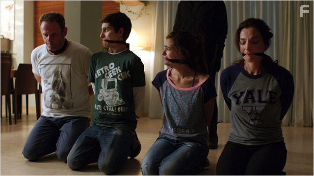 Ayelet Zurer, Micha Celektar, Yoav Rotman, and Dar Zuzovsky in Bnei Aruba (2013)