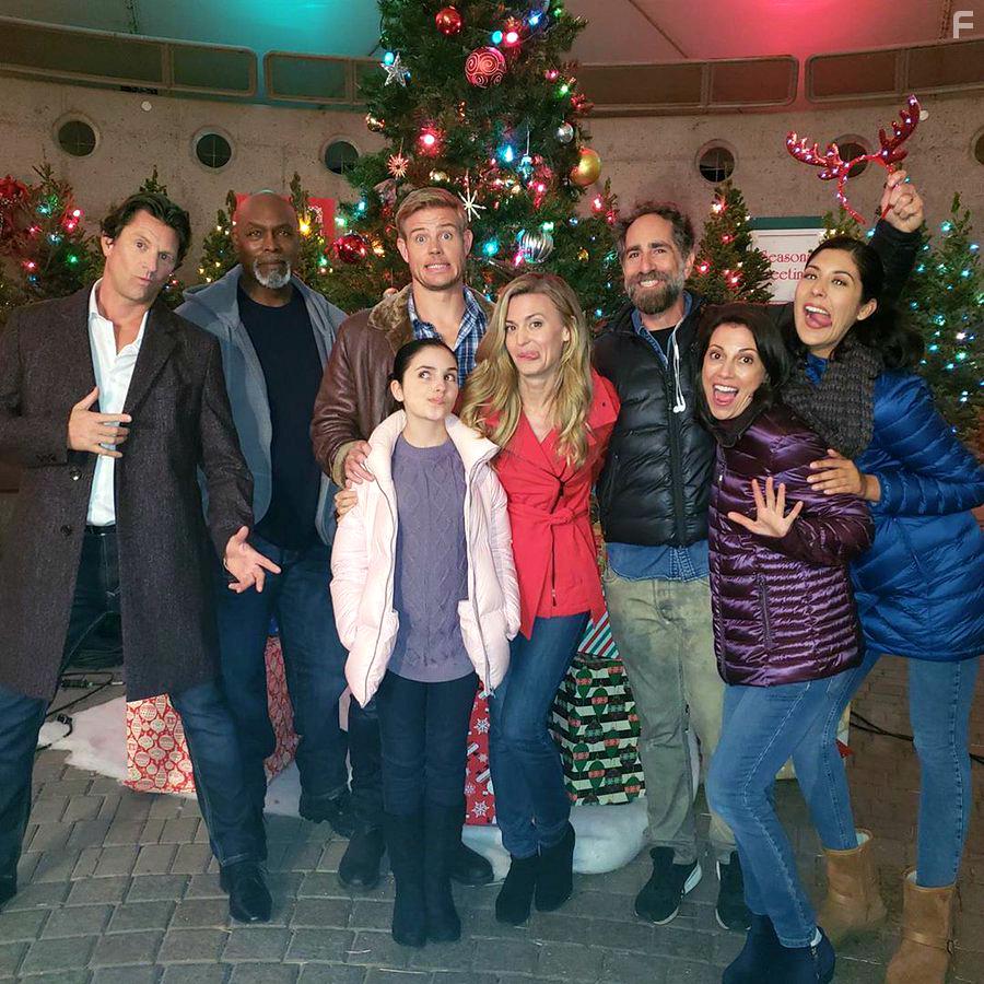 J.B. Sugar, Chad Willett, Brooke D'Orsay, Trevor Donovan, and Jenna Weir in Nostalgic Christmas (2019)